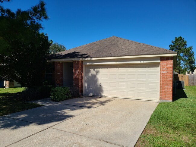 Building Photo - 718 Silver Cliff Ln
