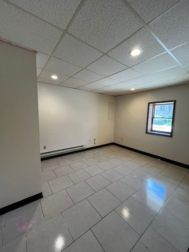 Building Photo - 233 E Ridge St