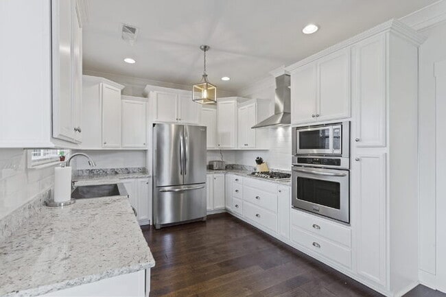 Foto del edificio - Luxurious 4-Bed Townhouse with Fireplace &...