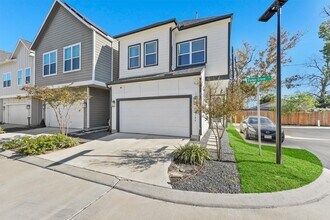 Building Photo - 6704 Parker Grv Ln