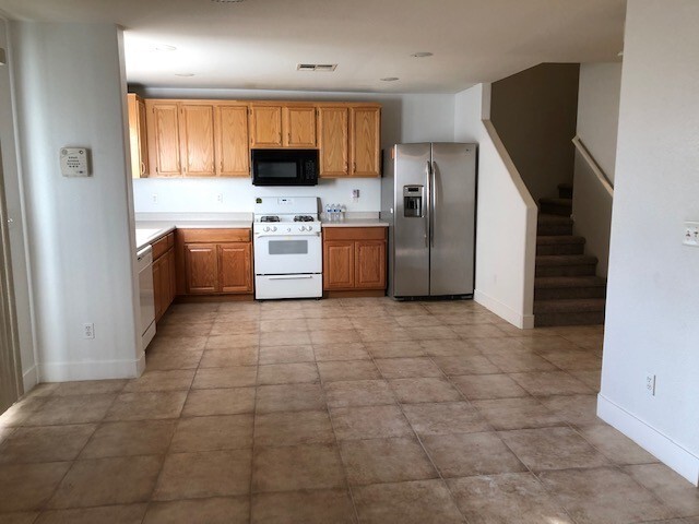 Building Photo - Northeast Las Vegas