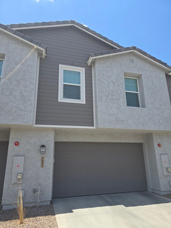 Building Photo - Newly built 3bed 2 bath townhome in mesa