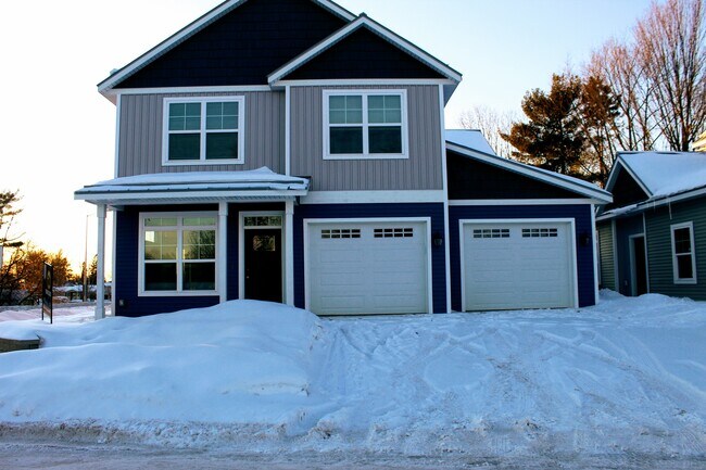 Building Photo - 1044 S 15th Ave