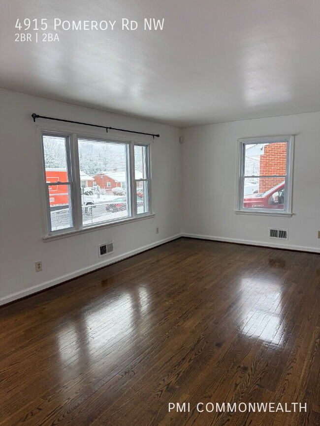 Foto del edificio - 4915 Pomeroy Rd NW