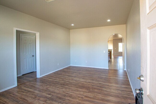 Foto del edificio - Beautiful 3 Bed 2 Bath Home in OKC!