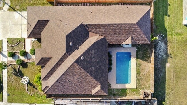 Building Photo - 2801 Summer Breeze Ave