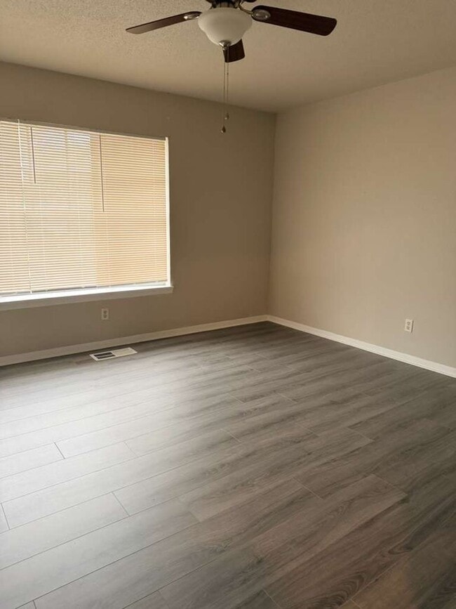 Building Photo - 6945 Calder Ave