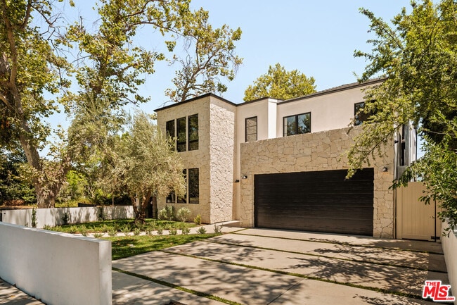 Foto del edificio - 4256 Camellia Ave