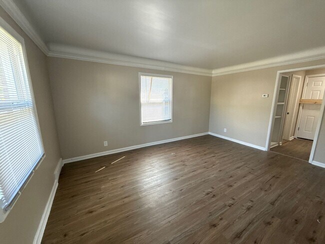 Building Photo - Freshly Renovated 3-Bedroom Home – Quality...