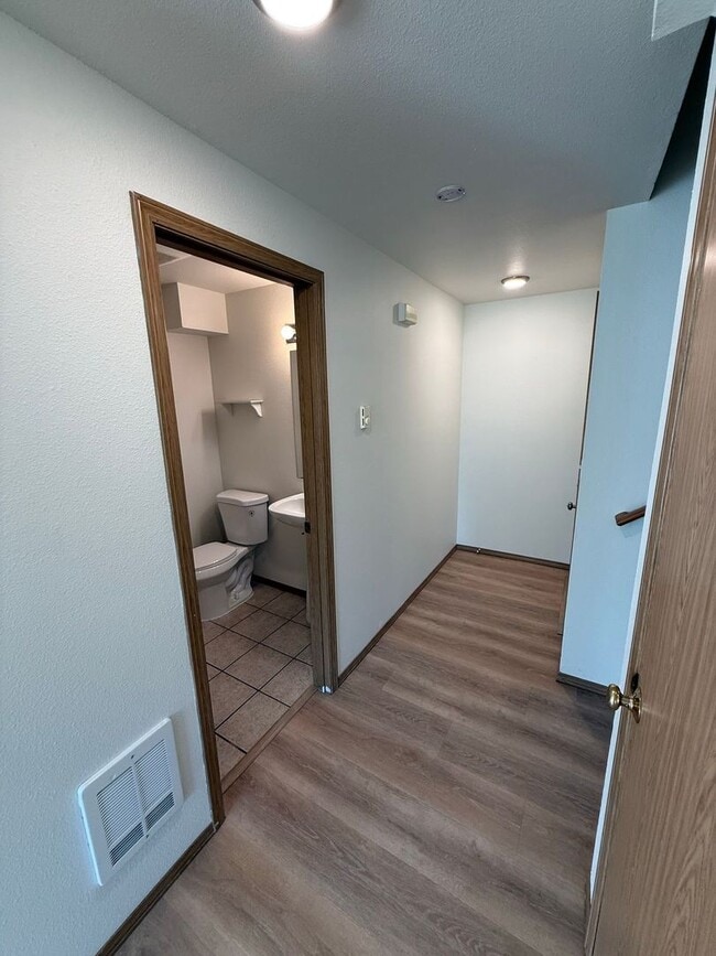 Foto del edificio - 3 bedroom 2.5 bathroom duplex with large f...