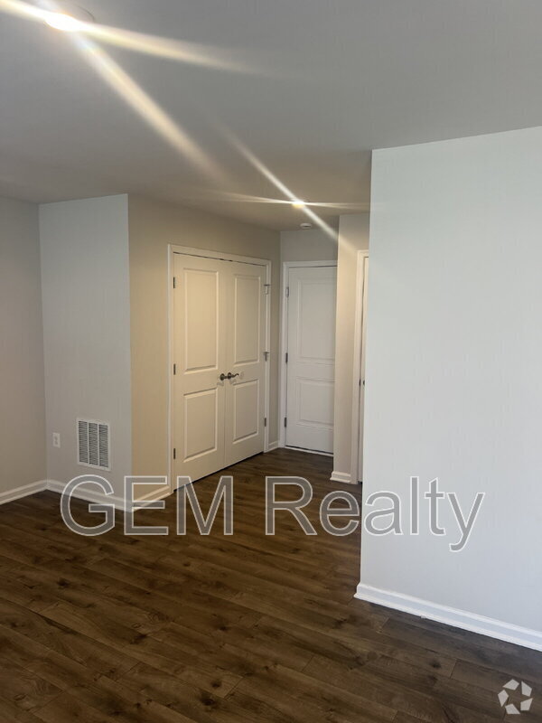 Building Photo - 1833 Sag Harbor Ln