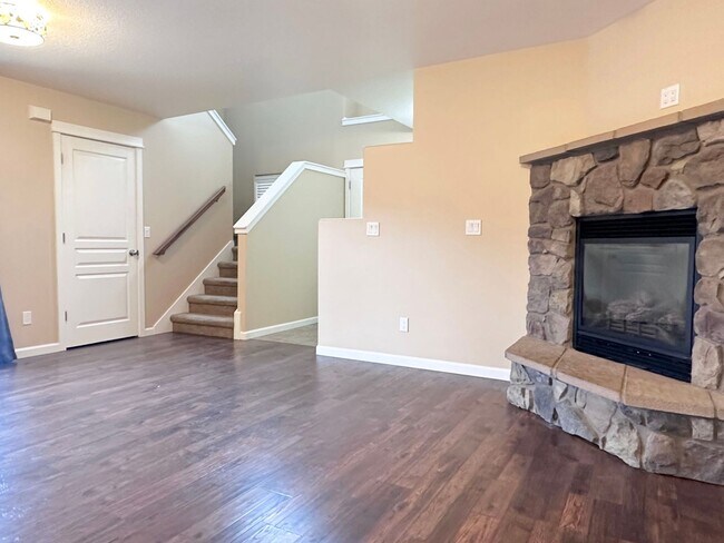 Building Photo - Gorgeous 3 Bd/2.5Ba in Redmond!