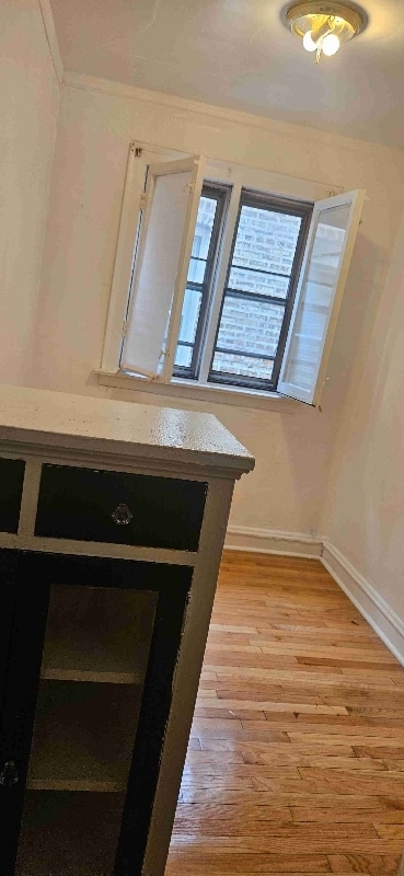 Building Photo - 8119 S Vernon Ave