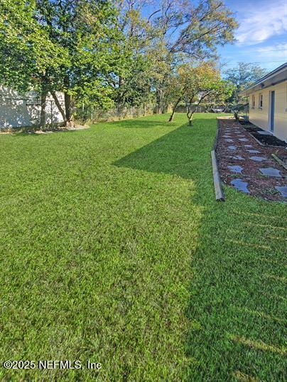 Building Photo - 2006 Brookview Dr S