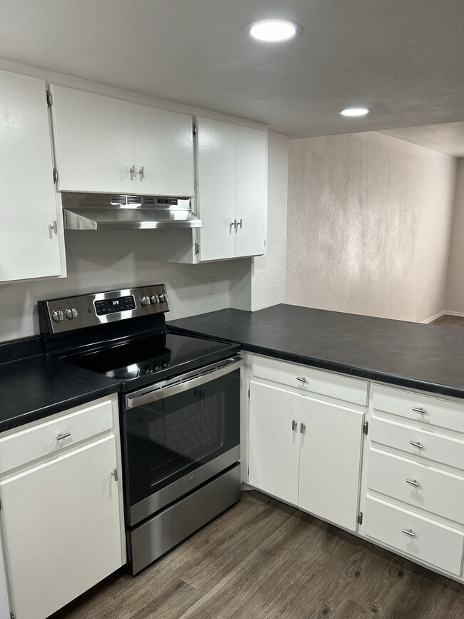 Building Photo - 2111 3rd Ave