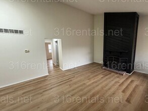 Building Photo - 1122-1124 S Laurel St