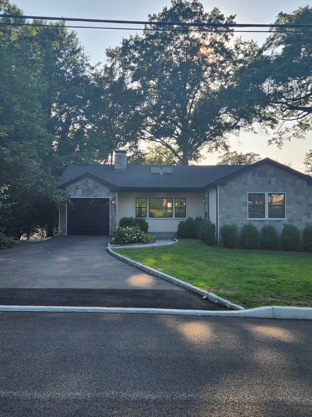 Main External Entrance - 2 Highland Dr