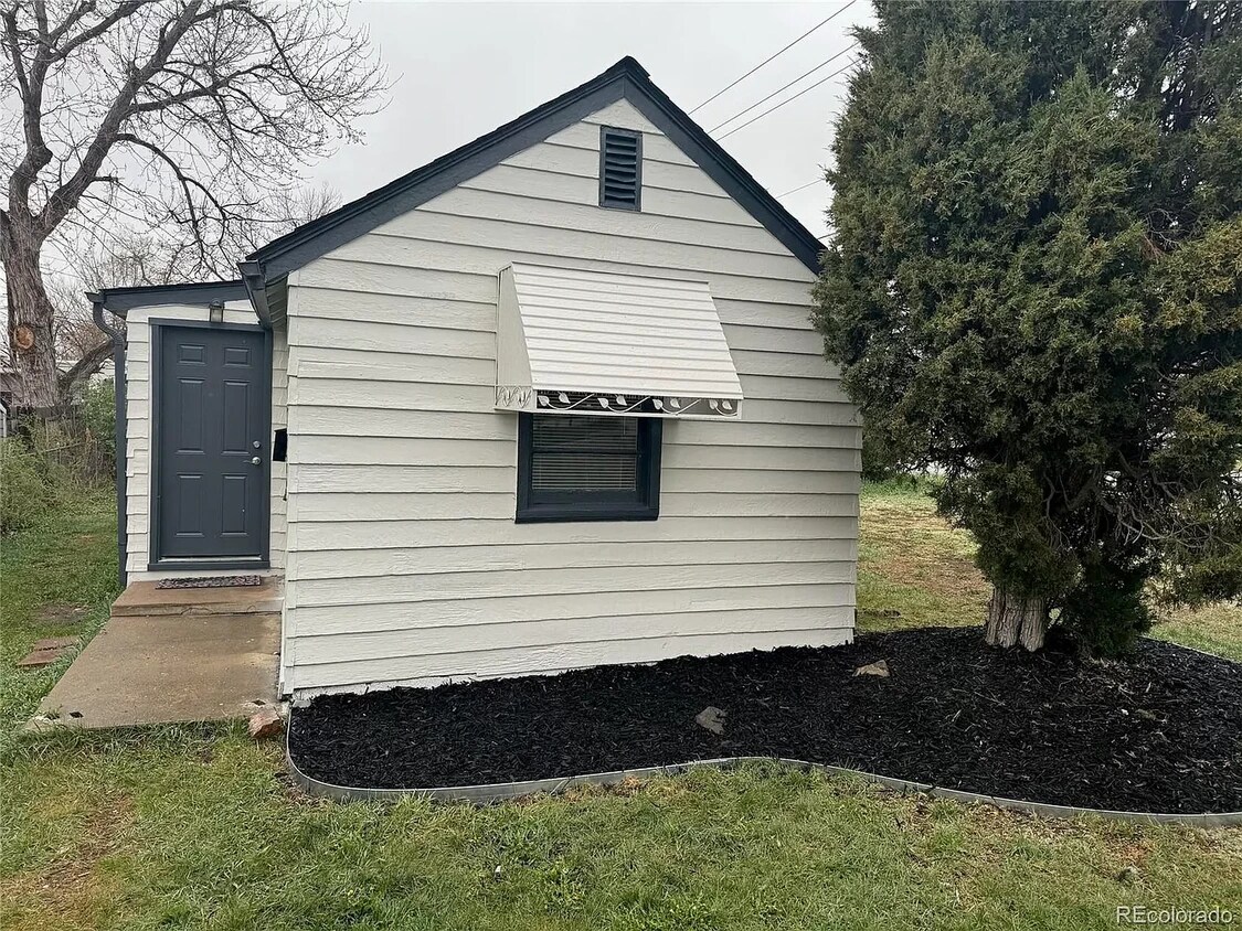 Foto principal - 4895 Chase St