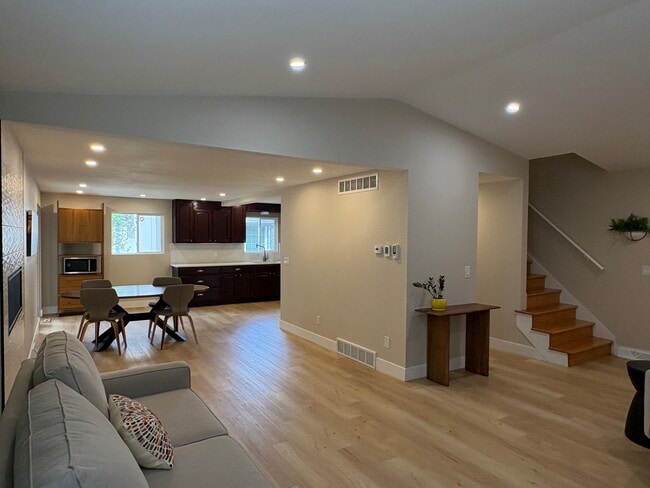 Building Photo - 5565 S Lansing Ct