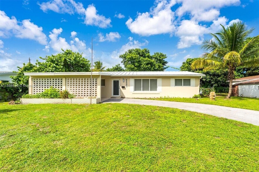 Foto principal - 6431 Roosevelt St