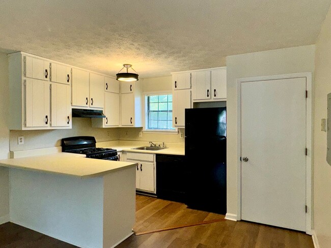 Building Photo - 5870 Sheldon Ct