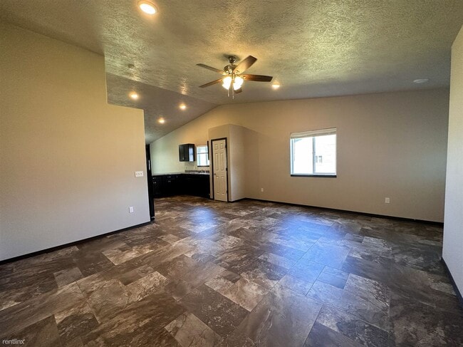 Building Photo - 3 br, 2 bath Townhome - Heritage Townhomes...
