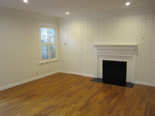 Foto del edificio - 10371-10379 Ashton Ave