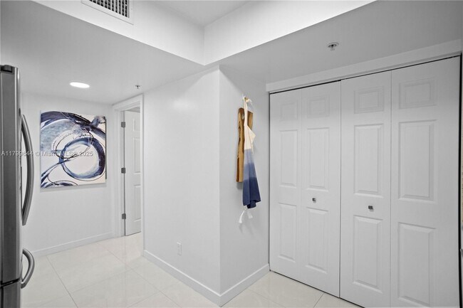 Foto del edificio - 529 E Sheridan St
