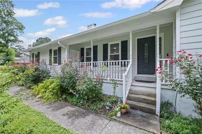 Building Photo - 3535 Stonewall Dr NW