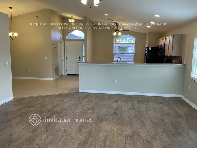 Building Photo - 2048 Gloria Cir