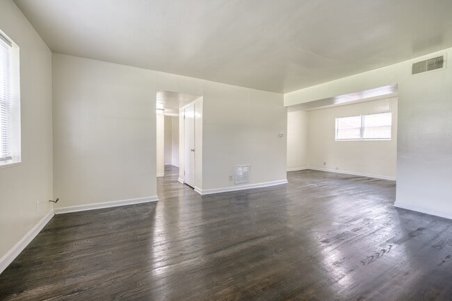 Building Photo - Dream Court Apartments