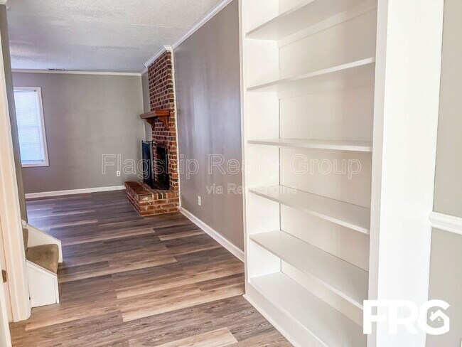 Foto del edificio - 100 Kristin Dr