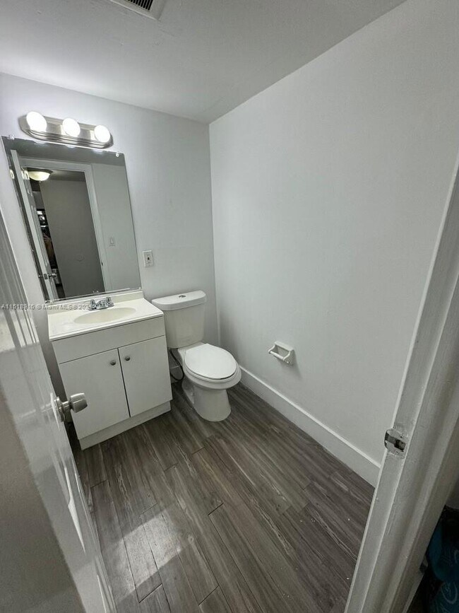 Foto del edificio - 15205 NE 6th Ave