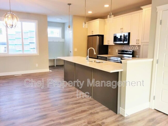 Building Photo - 1436 Keswick Dr SW