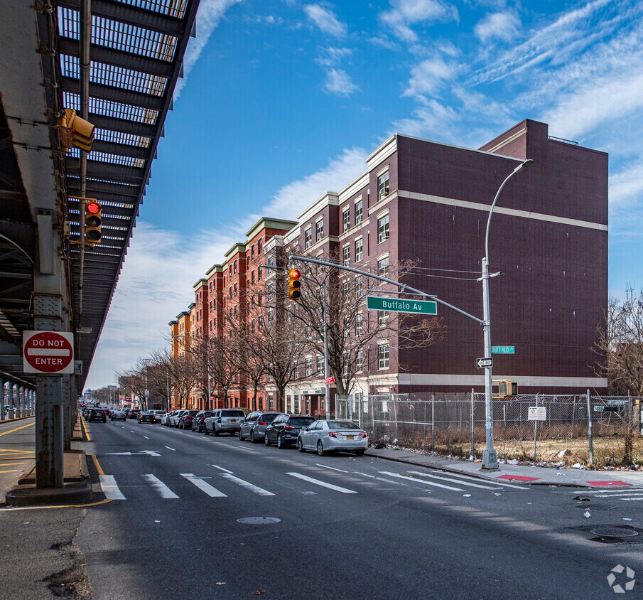 Foto principal - Atlantic Avenue Apartments