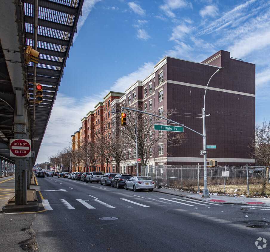 Primary Photo - Atlantic Avenue Apartments