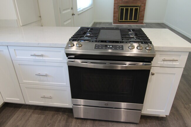 Building Photo - 637 Trigo Ln