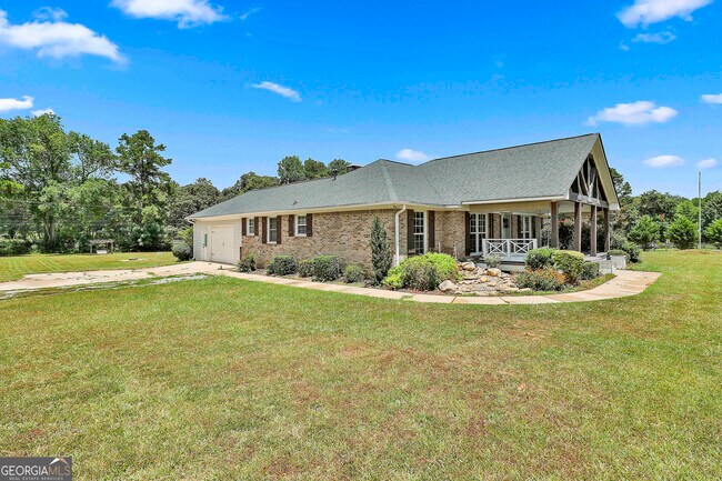 Foto del edificio - 620 Tri County Rd