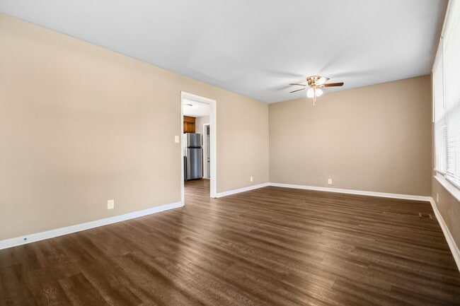 Building Photo - Pet Friendly Four Bedroom!