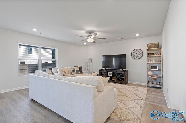 Foto del edificio - 27758 Whitechapel Ln