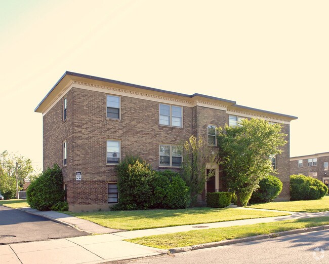Chatsworth Apartments Kenmore, NY