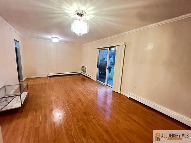 Foto del edificio - 406 Cranbury Rd