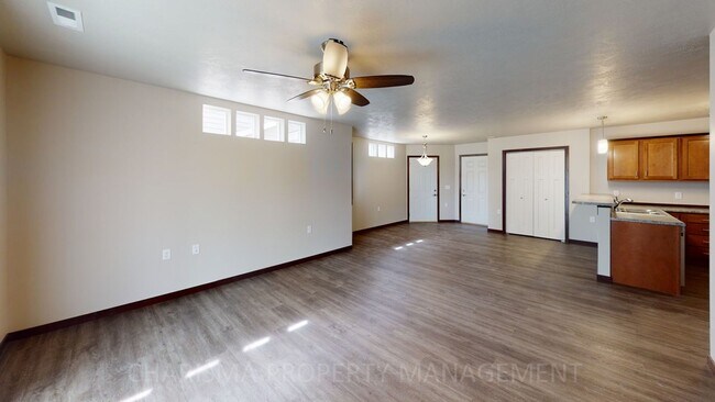 Foto del edificio - 2 BEDROOM, 1 BATH TOWN HOME, INDIVIDUAL EN...