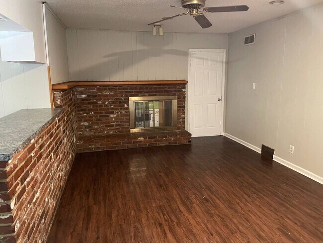 Building Photo - BELOW MARKET RENT!