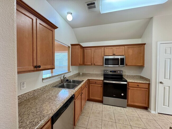 Foto del edificio - 5207 Bridgewood Dr