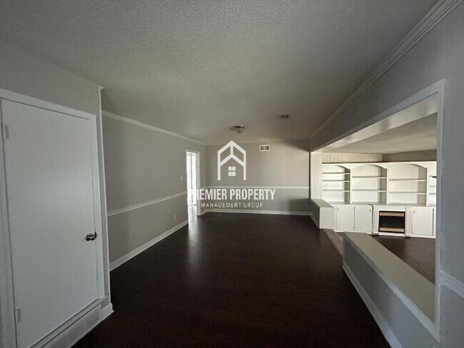 Foto del edificio - 7653 Cherry Valley Blvd