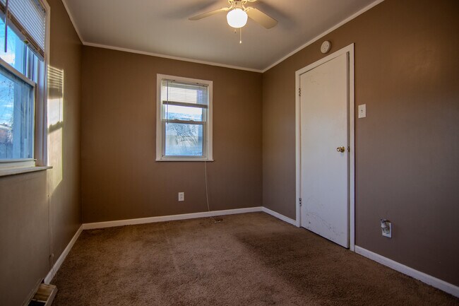 Foto del edificio - 603 Greenbay Ave
