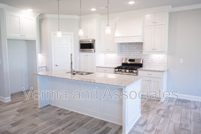 Building Photo - 940 E Skyline Lp