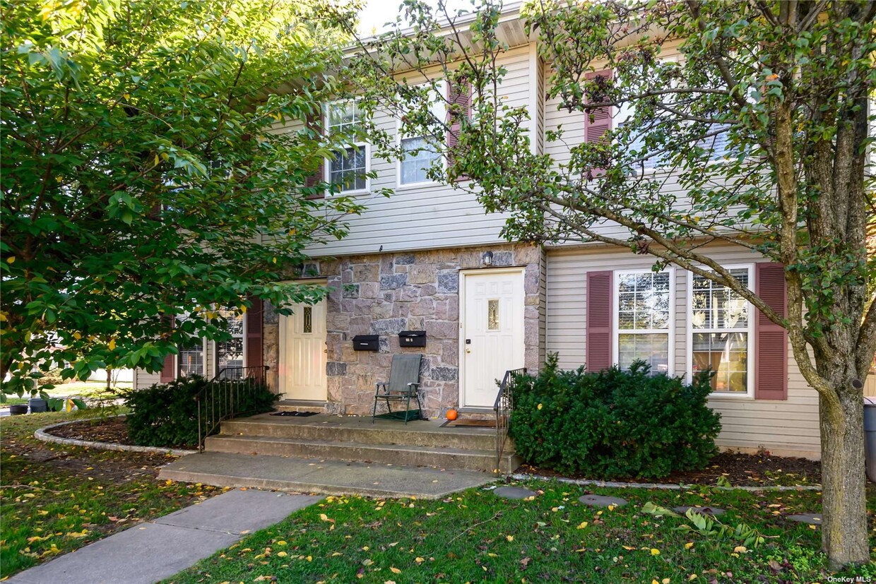 Primary Photo - 26 Pequot Ave