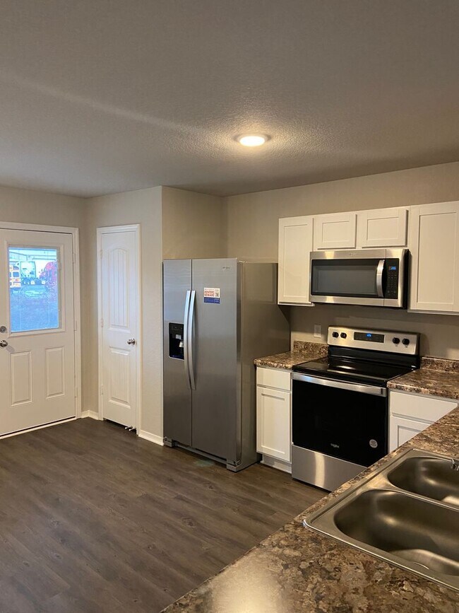 Foto del edificio - *Pre-leasing* Four Bedroom | Two Bathroom ...